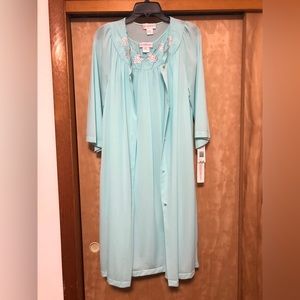 Ladies 2-piece nightgown set.  Size M.